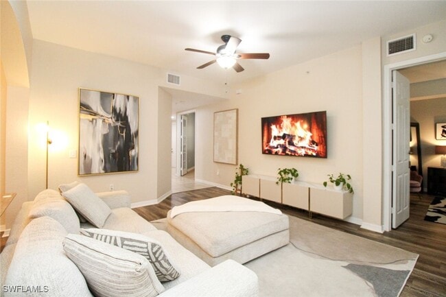 property at 1355 Mariposa Cir