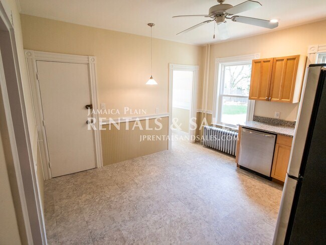 40 Hewlett St, Unit 1 in Boston, MA - Building Photo - Building Photo
