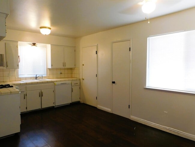 51 W Richert Ave in Clovis, CA - Building Photo - Building Photo