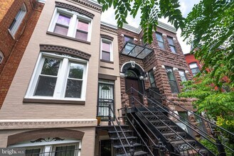 1126 G St NE in Washington, DC - Building Photo - Building Photo