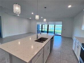 3700 Passion Vine Dr in Alva, FL - Foto de edificio - Building Photo