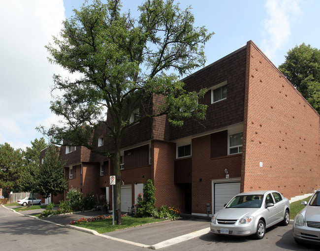 4 Litchfield Ct in Toronto, ON - Building Photo - Building Photo