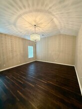 1811 Deer Valley Ln in Hoover, AL - Foto de edificio - Building Photo