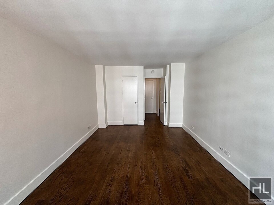 EAST 63 STREET in New York, NY - Building Photo