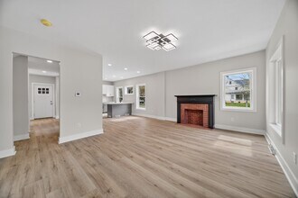 729 W 9th St in Erie, PA - Building Photo - Building Photo