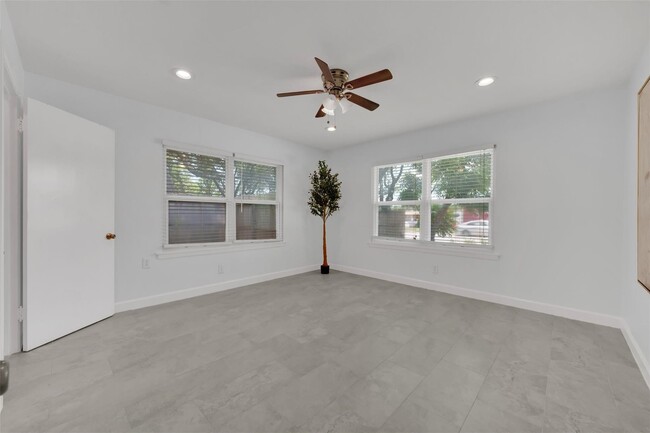 property at 2610 W Holcombe Blvd