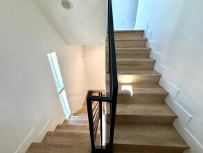 3918 Brighton Ave in Los Angeles, CA - Foto de edificio - Building Photo