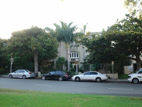 446 San Vicente Blvd in Santa Monica, CA - Foto de edificio - Building Photo