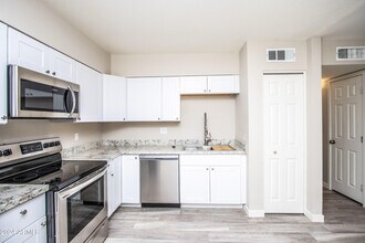 720 S Dobson Rd in Mesa, AZ - Building Photo - Building Photo