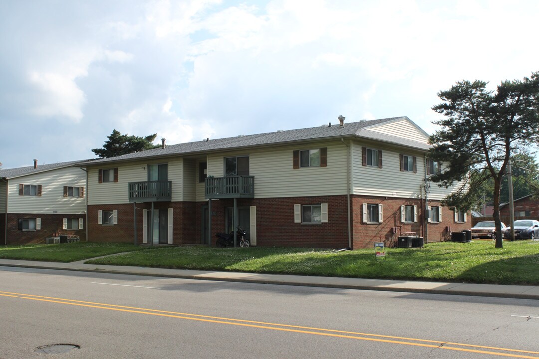 3219 Maryville Rd in Granite City, IL - Foto de edificio