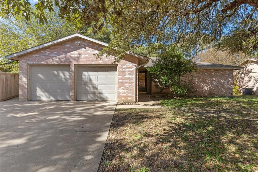 6300 London Dr in Austin, TX - Building Photo