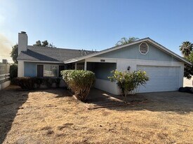 29099 Paseo Juanita in Canyon Lake, CA - Building Photo