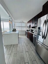 18031 Biscayne Blvd in Aventura, FL - Building Photo - Building Photo