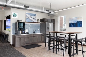 Whisper Ridge Commons in Sioux Falls, SD - Foto de edificio - Building Photo