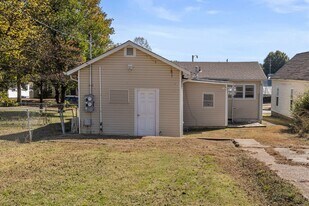 801 E Mobile St in Florence, AL - Building Photo