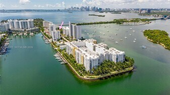 7933 West Dr in North Bay Village, FL - Building Photo