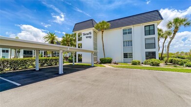 5600 Beach Way Dr in Sarasota, FL - Building Photo - Building Photo