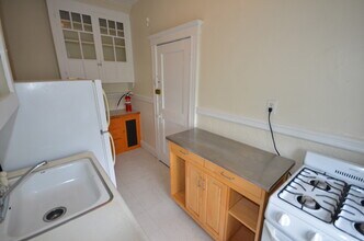 9A Egremont Rd, Unit 12 in Boston, MA - Building Photo - Building Photo