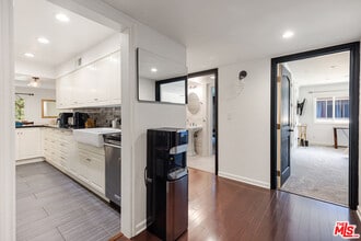 6708 Hillpark Dr in Los Angeles, CA - Building Photo - Building Photo