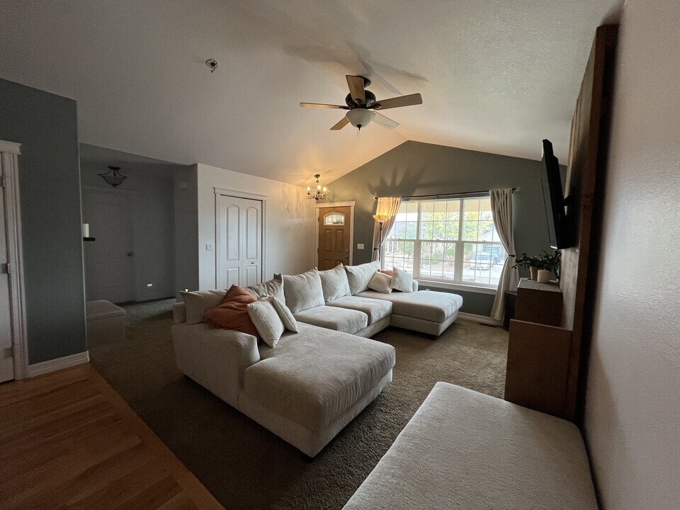 312 High Meadows Dr in Florence, CO - Building Photo