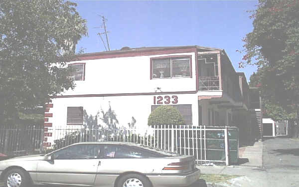 1233 Gordon St in Los Angeles, CA - Foto de edificio - Building Photo