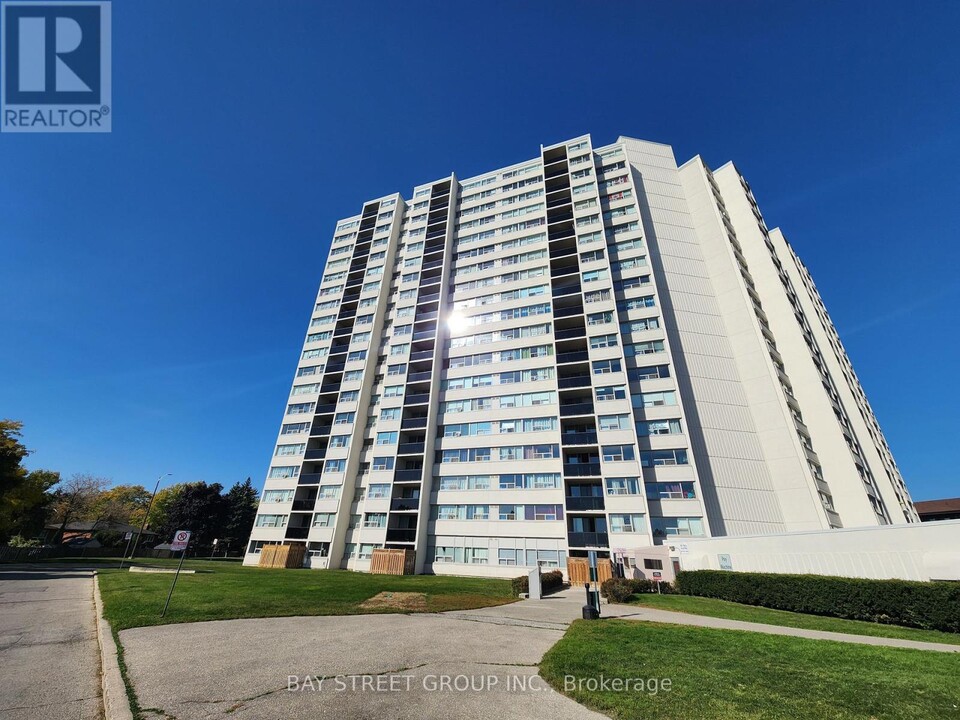 530-1530 Lolita Gardens in Mississauga, ON - Building Photo