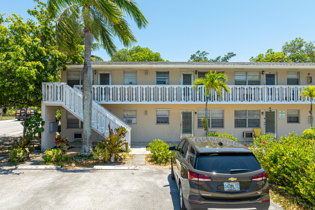 Sterling House Condo in Lake Worth, FL - Building Photo - Building Photo