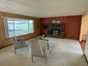 1345 Arnold Rd in Oak Harbor, WA - Building Photo - Building Photo