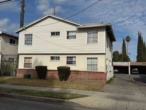 14737 Vanowen St in Van Nuys, CA - Building Photo - Building Photo