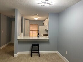 2852 Stillwell Ct, Unit 2 in New Port Richey, FL - Foto de edificio - Building Photo