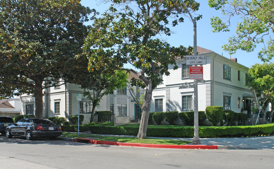 225 S Arnaz Dr in Beverly Hills, CA - Building Photo