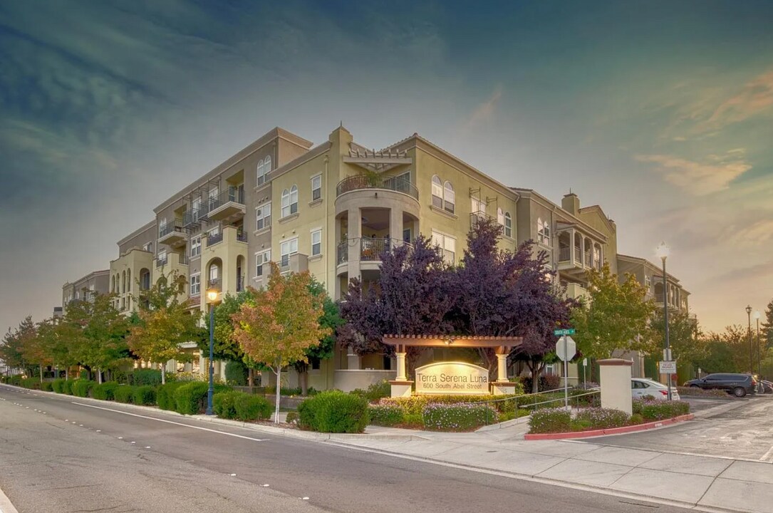 600 S Abel St in Milpitas, CA - Building Photo
