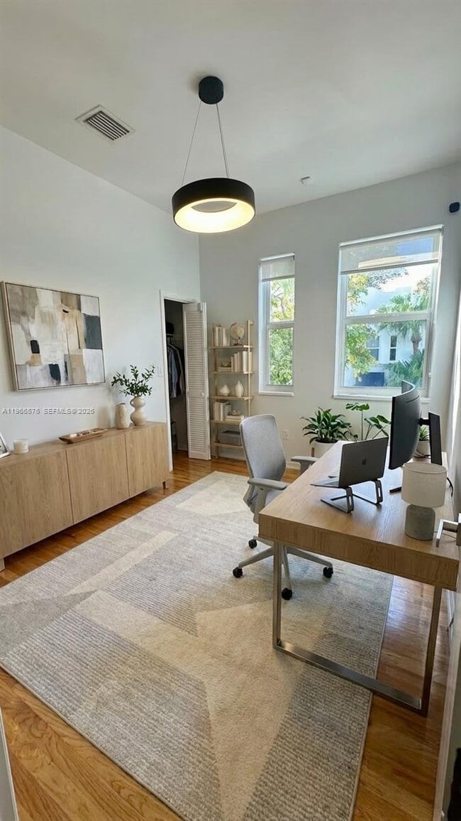 3063 Center St in Miami, FL - Building Photo - Building Photo