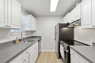 Centrepointe Apartments in Everett, WA - Building Photo