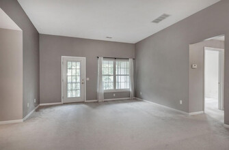 2840 S Knightsbridge Cir in Ann Arbor, MI - Building Photo - Building Photo