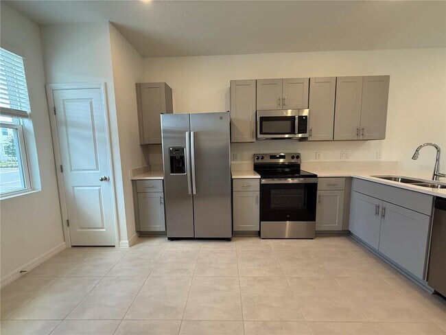 3085 Skyline Lp in Kissimmee, FL - Building Photo - Building Photo