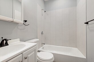 5955 W Superior St in Chicago, IL - Building Photo - Building Photo