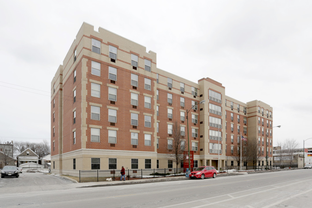 Senior Suites Of Bridgeport in Chicago, IL - Building Photo