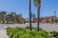 Regency Terrace in Seal Beach, CA - Foto de edificio - Building Photo