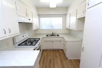 18405 Valerio St, Unit 3 in Los Angeles, CA - Building Photo - Building Photo
