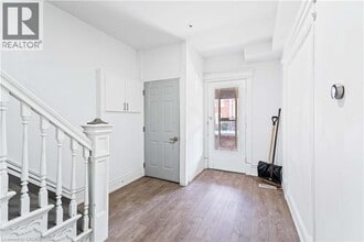 110 Myrtle Ave in Hamilton, ON - Building Photo - Building Photo