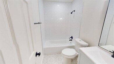 614 W Heard St in Cleburne, TX - Building Photo - Building Photo