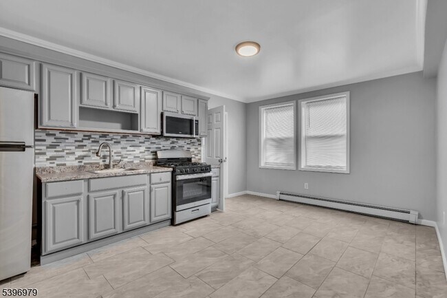 537 Scotland Rd in Orange, NJ - Building Photo - Building Photo