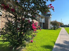 Stuart Apartments in Baytown, TX - Building Photo - Building Photo