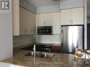 205-2205 Sherway Gardens Rd in Toronto, ON - Building Photo - Building Photo