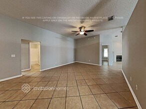 1759 Canopy Oaks Dr in Orange Park, FL - Foto de edificio - Building Photo