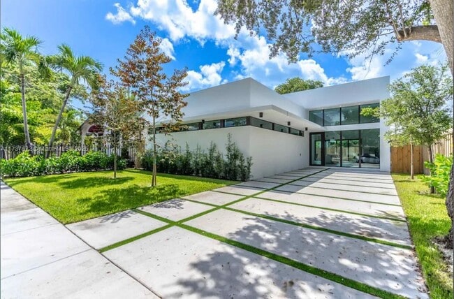 326 NW 40th St in Miami, FL - Building Photo - Building Photo