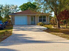 5011 Moon Ln in La Belle, FL - Building Photo