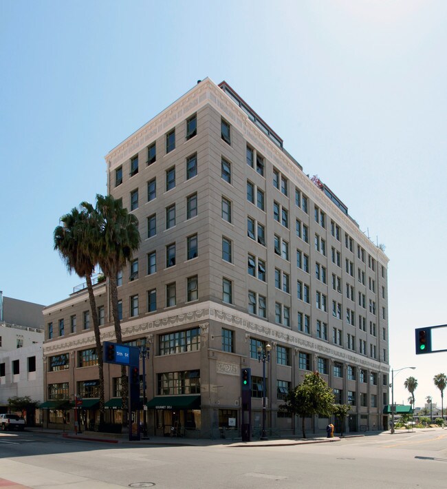 443 Pine Ave in Long Beach, CA - Building Photo - Primary Photo