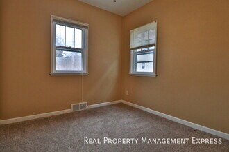 3 Bedroom 1.5 Bath Near Downtown with Fenc in Sioux Falls, SD - Building Photo - Building Photo